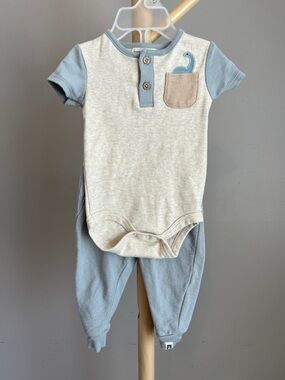 ⭐️⭐️ PICK 5 / $20 Rabbit + Bear Neutral & Dusty Blue Baby Henley Onesie Set 6-9M